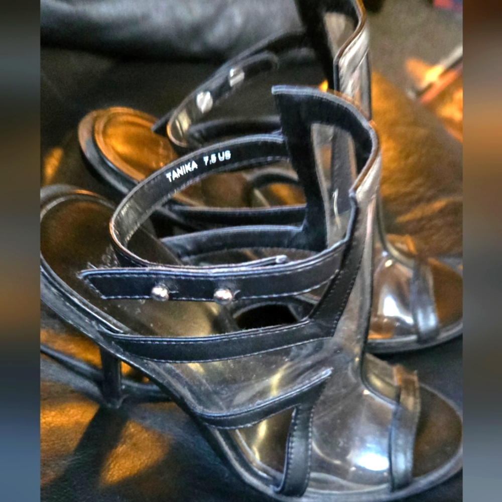 Beau & Ashe Black & Clear Strappy Heels SZ7.5  Heel 4"